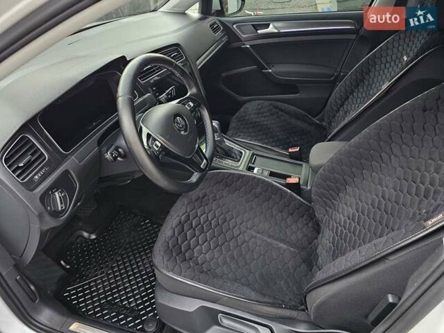 Білий Фольксваген e-Golf, об'ємом двигуна 0 л та пробігом 112 тис. км за 15950 $, фото 49 на Automoto.ua