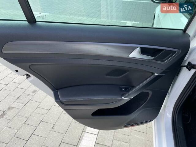 Білий Фольксваген e-Golf, об'ємом двигуна 0 л та пробігом 102 тис. км за 14200 $, фото 29 на Automoto.ua