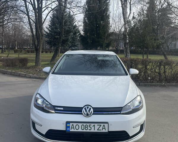 Белый Фольксваген e-Golf, объемом двигателя 0 л и пробегом 95 тыс. км за 13600 $, фото 1 на Automoto.ua