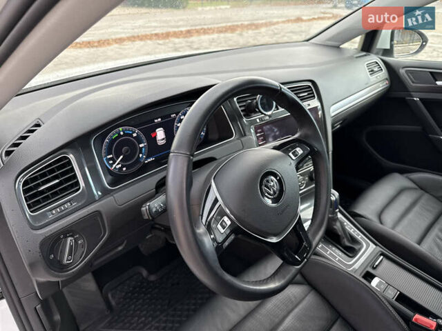 Белый Фольксваген e-Golf, объемом двигателя 0 л и пробегом 84 тыс. км за 14200 $, фото 40 на Automoto.ua