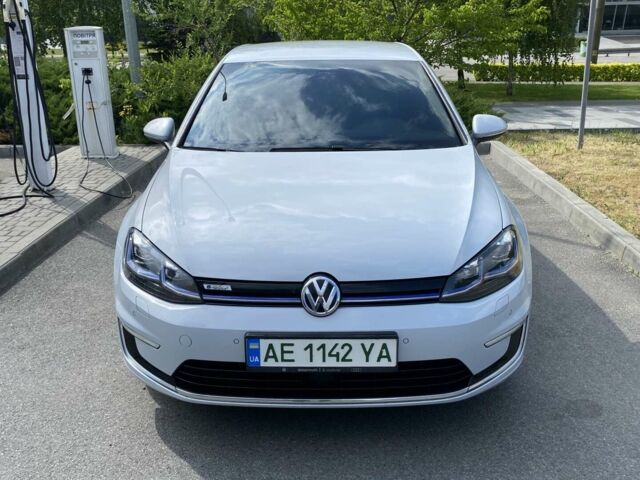 Белый Фольксваген e-Golf, объемом двигателя 0 л и пробегом 83 тыс. км за 14100 $, фото 10 на Automoto.ua