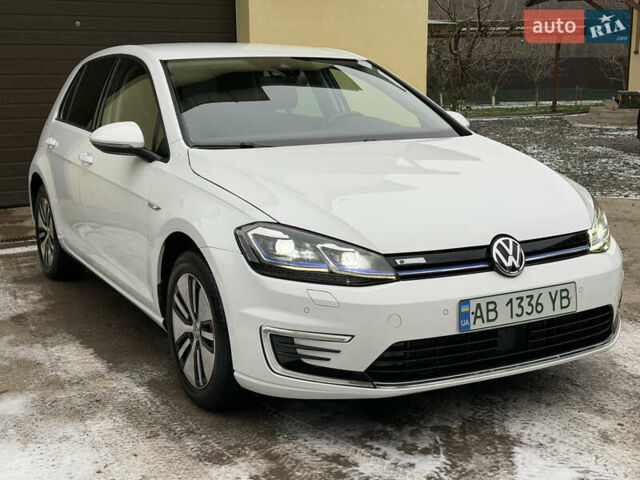 Белый Фольксваген e-Golf, объемом двигателя 0 л и пробегом 110 тыс. км за 13600 $, фото 1 на Automoto.ua