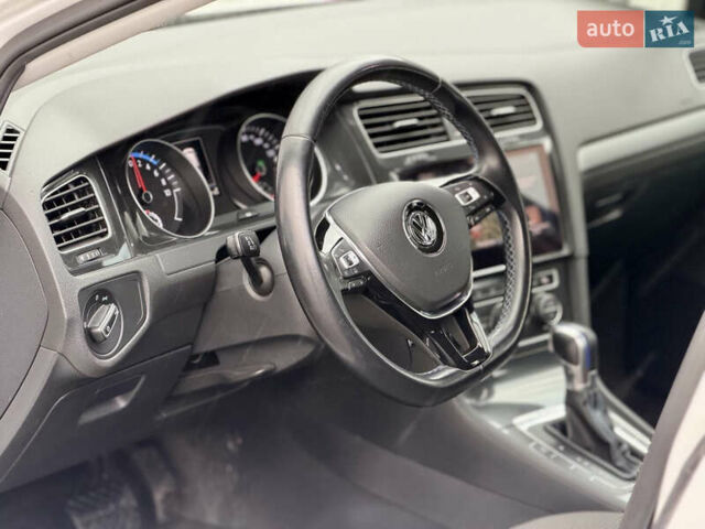 Білий Фольксваген e-Golf, об'ємом двигуна 0 л та пробігом 90 тис. км за 12950 $, фото 13 на Automoto.ua