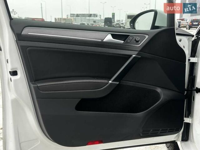 Белый Фольксваген e-Golf, объемом двигателя 0 л и пробегом 183 тыс. км за 12399 $, фото 20 на Automoto.ua