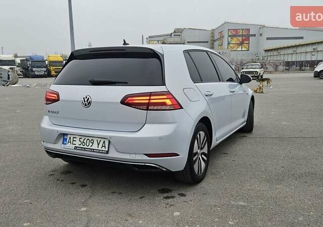 Белый Фольксваген e-Golf, объемом двигателя 0 л и пробегом 124 тыс. км за 13500 $, фото 11 на Automoto.ua