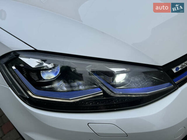 Белый Фольксваген e-Golf, объемом двигателя 0 л и пробегом 137 тыс. км за 12999 $, фото 40 на Automoto.ua