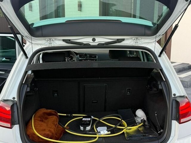 Білий Фольксваген e-Golf, об'ємом двигуна 0 л та пробігом 98 тис. км за 14000 $, фото 7 на Automoto.ua