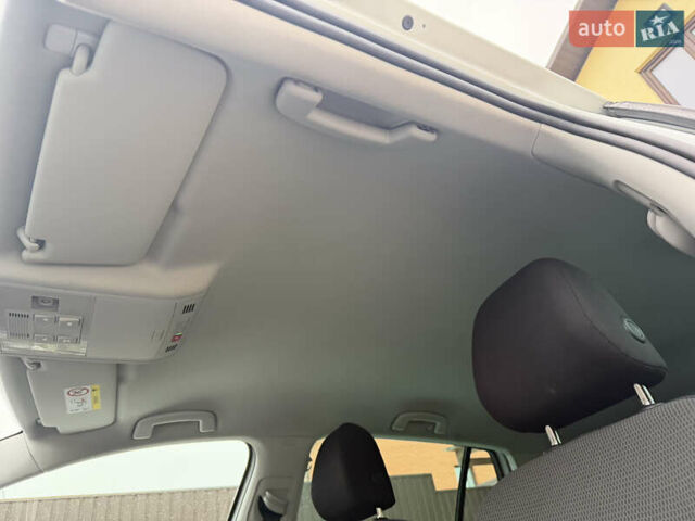 Белый Фольксваген e-Golf, объемом двигателя 0 л и пробегом 110 тыс. км за 13600 $, фото 19 на Automoto.ua