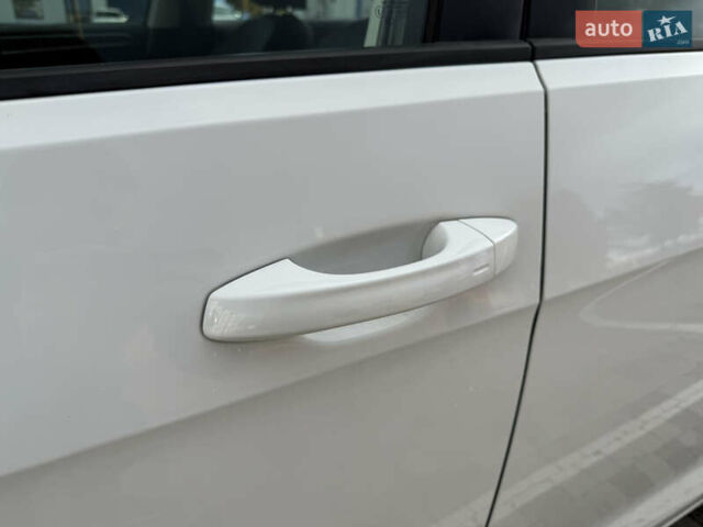 Белый Фольксваген e-Golf, объемом двигателя 0 л и пробегом 84 тыс. км за 14200 $, фото 25 на Automoto.ua