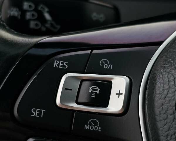 Білий Фольксваген e-Golf, об'ємом двигуна 0 л та пробігом 112 тис. км за 15950 $, фото 61 на Automoto.ua