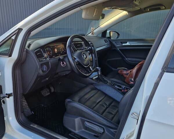Белый Фольксваген e-Golf, объемом двигателя 0 л и пробегом 125 тыс. км за 13700 $, фото 4 на Automoto.ua