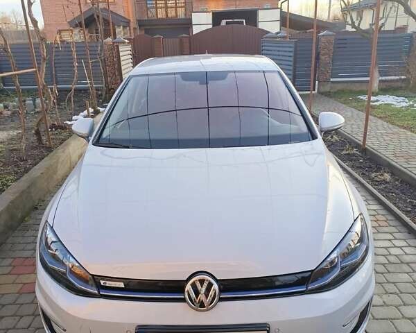 Белый Фольксваген e-Golf, объемом двигателя 0 л и пробегом 130 тыс. км за 13200 $, фото 4 на Automoto.ua
