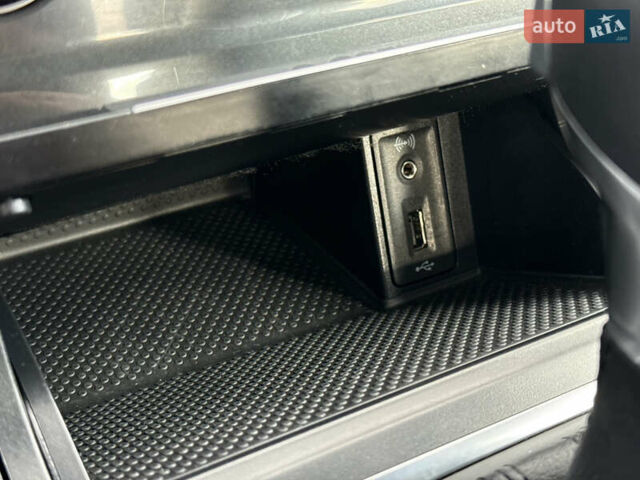 Белый Фольксваген e-Golf, объемом двигателя 0 л и пробегом 84 тыс. км за 14200 $, фото 54 на Automoto.ua