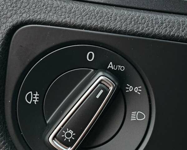 Білий Фольксваген e-Golf, об'ємом двигуна 0 л та пробігом 112 тис. км за 15950 $, фото 53 на Automoto.ua