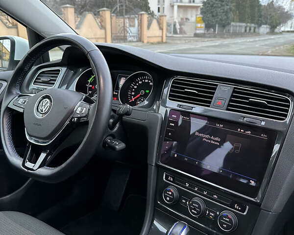 Белый Фольксваген e-Golf, объемом двигателя 0 л и пробегом 15 тыс. км за 23000 $, фото 6 на Automoto.ua