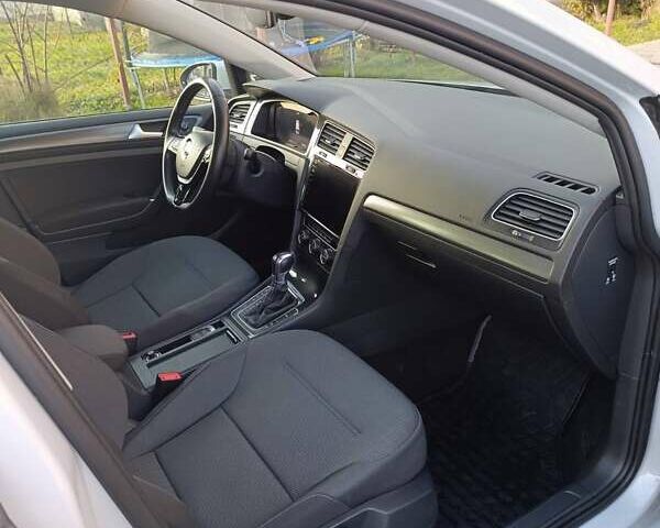 Белый Фольксваген e-Golf, объемом двигателя 0 л и пробегом 130 тыс. км за 13200 $, фото 21 на Automoto.ua