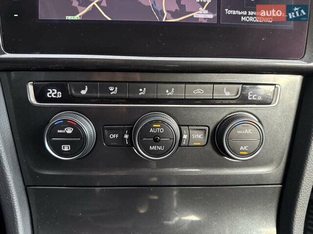 Белый Фольксваген e-Golf, объемом двигателя 0 л и пробегом 84 тыс. км за 14200 $, фото 55 на Automoto.ua