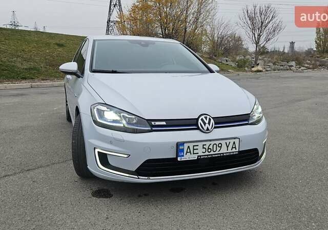 Белый Фольксваген e-Golf, объемом двигателя 0 л и пробегом 124 тыс. км за 13500 $, фото 1 на Automoto.ua