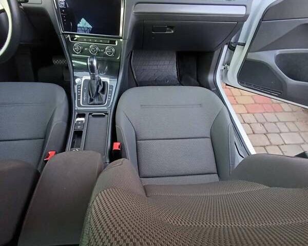 Белый Фольксваген e-Golf, объемом двигателя 0 л и пробегом 130 тыс. км за 13200 $, фото 22 на Automoto.ua