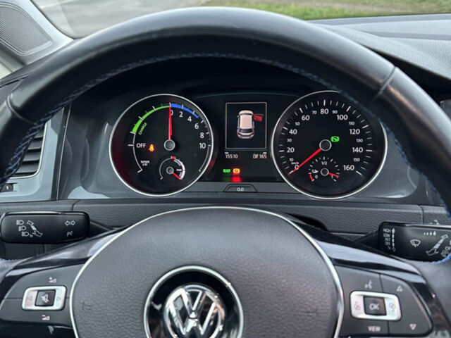 Белый Фольксваген e-Golf, объемом двигателя 0 л и пробегом 15 тыс. км за 23000 $, фото 5 на Automoto.ua