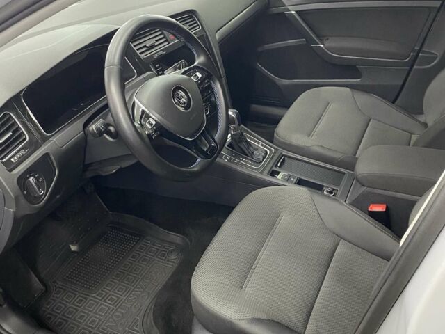 Белый Фольксваген e-Golf, объемом двигателя 0 л и пробегом 83 тыс. км за 14100 $, фото 20 на Automoto.ua