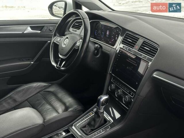 Белый Фольксваген e-Golf, объемом двигателя 0 л и пробегом 183 тыс. км за 12399 $, фото 38 на Automoto.ua