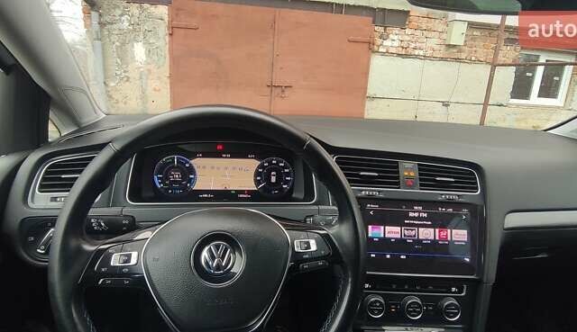 Белый Фольксваген e-Golf, объемом двигателя 0 л и пробегом 130 тыс. км за 13200 $, фото 18 на Automoto.ua