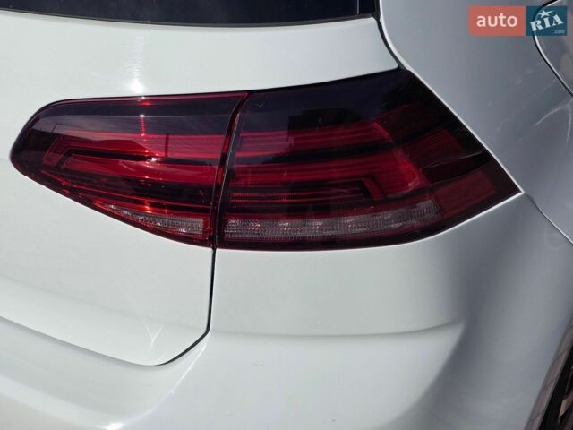 Білий Фольксваген e-Golf, об'ємом двигуна 0 л та пробігом 160 тис. км за 13850 $, фото 48 на Automoto.ua