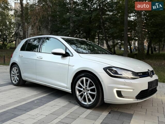 Білий Фольксваген e-Golf, об'ємом двигуна 0 л та пробігом 103 тис. км за 13999 $, фото 37 на Automoto.ua