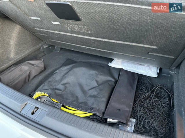 Белый Фольксваген e-Golf, объемом двигателя 0 л и пробегом 61 тыс. км за 14500 $, фото 27 на Automoto.ua