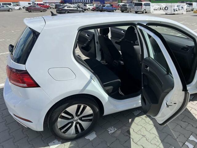 Белый Фольксваген e-Golf, объемом двигателя 0 л и пробегом 63 тыс. км за 16000 $, фото 17 на Automoto.ua