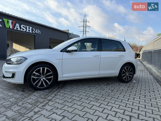 Белый Фольксваген e-Golf, объемом двигателя 0 л и пробегом 96 тыс. км за 15500 $, фото 4 на Automoto.ua