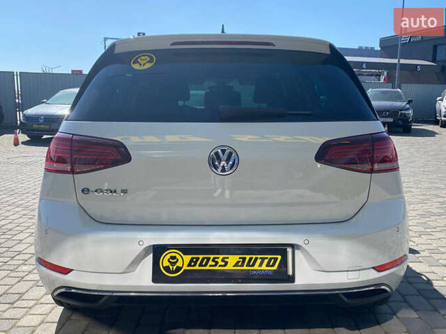 Белый Фольксваген e-Golf, объемом двигателя 0 л и пробегом 127 тыс. км за 15700 $, фото 5 на Automoto.ua