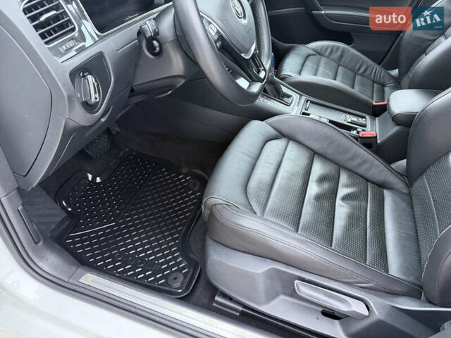 Білий Фольксваген e-Golf, об'ємом двигуна 0 л та пробігом 127 тис. км за 14900 $, фото 43 на Automoto.ua