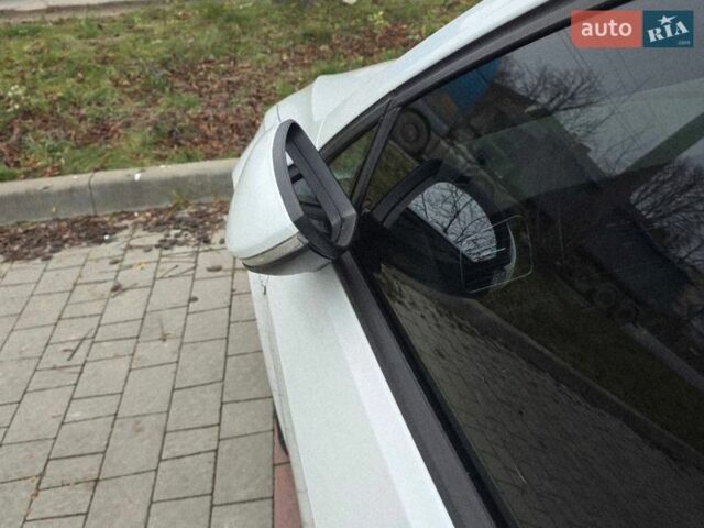 Белый Фольксваген e-Golf, объемом двигателя 0 л и пробегом 139 тыс. км за 13500 $, фото 7 на Automoto.ua