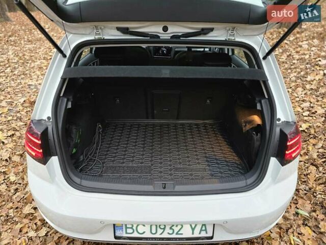 Белый Фольксваген e-Golf, объемом двигателя 0 л и пробегом 81 тыс. км за 14950 $, фото 20 на Automoto.ua