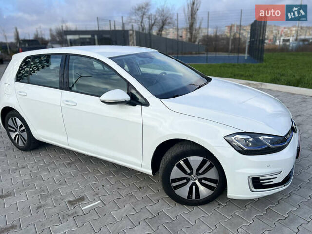 Белый Фольксваген e-Golf, объемом двигателя 0 л и пробегом 56 тыс. км за 13200 $, фото 10 на Automoto.ua