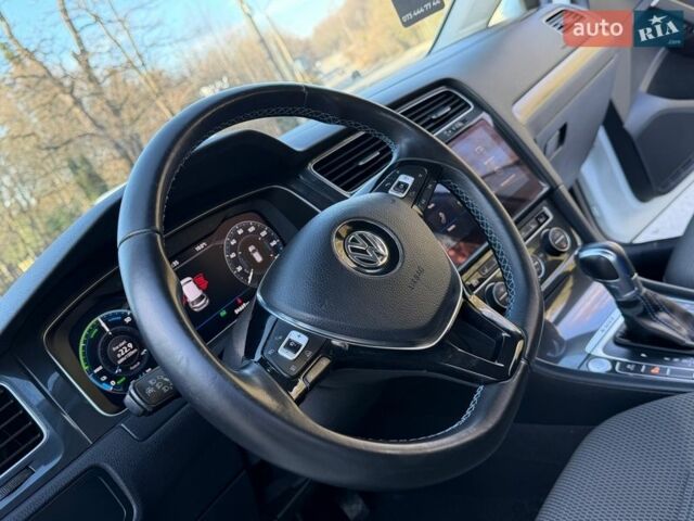 Білий Фольксваген e-Golf, об'ємом двигуна 0 л та пробігом 75 тис. км за 12600 $, фото 73 на Automoto.ua