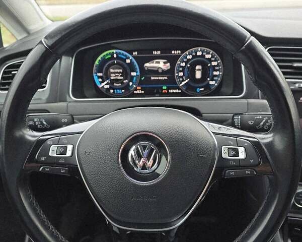 Білий Фольксваген e-Golf, об'ємом двигуна 0 л та пробігом 138 тис. км за 13900 $, фото 15 на Automoto.ua