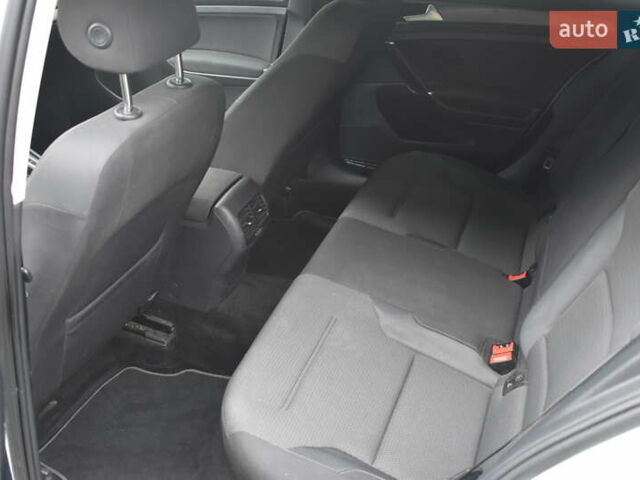 Белый Фольксваген e-Golf, объемом двигателя 0 л и пробегом 80 тыс. км за 14500 $, фото 11 на Automoto.ua