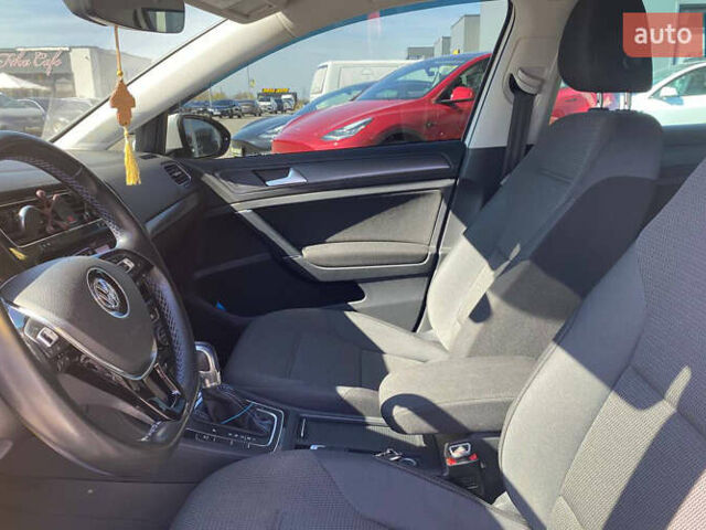 Белый Фольксваген e-Golf, объемом двигателя 0 л и пробегом 127 тыс. км за 15700 $, фото 10 на Automoto.ua