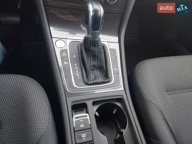 Белый Фольксваген e-Golf, объемом двигателя 0 л и пробегом 70 тыс. км за 13600 $, фото 10 на Automoto.ua
