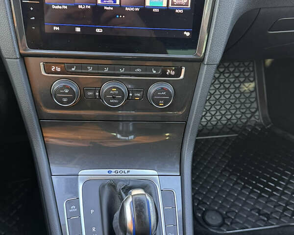 Белый Фольксваген e-Golf, объемом двигателя 0 л и пробегом 165 тыс. км за 13500 $, фото 25 на Automoto.ua