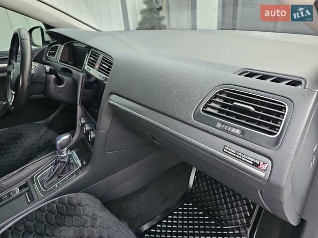 Білий Фольксваген e-Golf, об'ємом двигуна 0 л та пробігом 112 тис. км за 15950 $, фото 43 на Automoto.ua