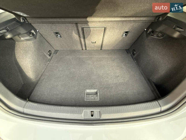 Белый Фольксваген e-Golf, объемом двигателя 0 л и пробегом 84 тыс. км за 14200 $, фото 94 на Automoto.ua