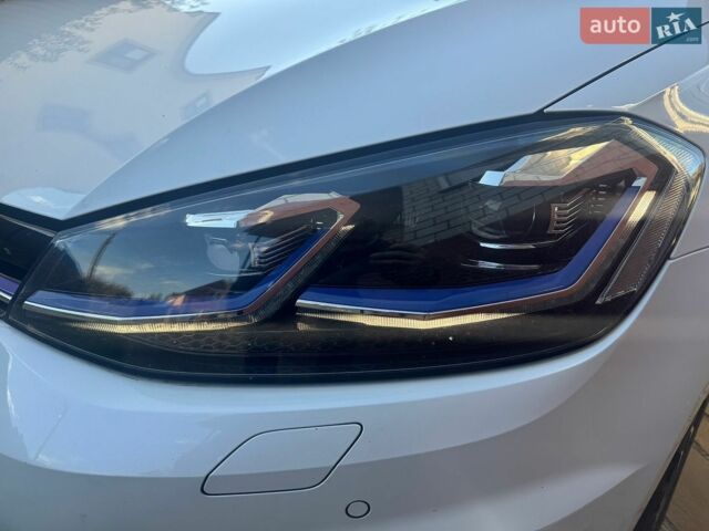 Белый Фольксваген e-Golf, объемом двигателя 0 л и пробегом 85 тыс. км за 15500 $, фото 17 на Automoto.ua