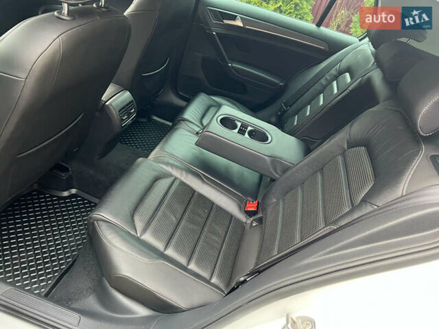 Белый Фольксваген e-Golf, объемом двигателя 0 л и пробегом 137 тыс. км за 12999 $, фото 20 на Automoto.ua