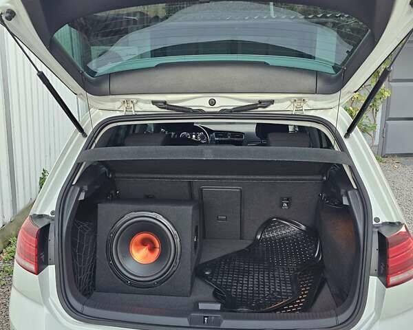 Білий Фольксваген e-Golf, об'ємом двигуна 0 л та пробігом 112 тис. км за 15950 $, фото 17 на Automoto.ua