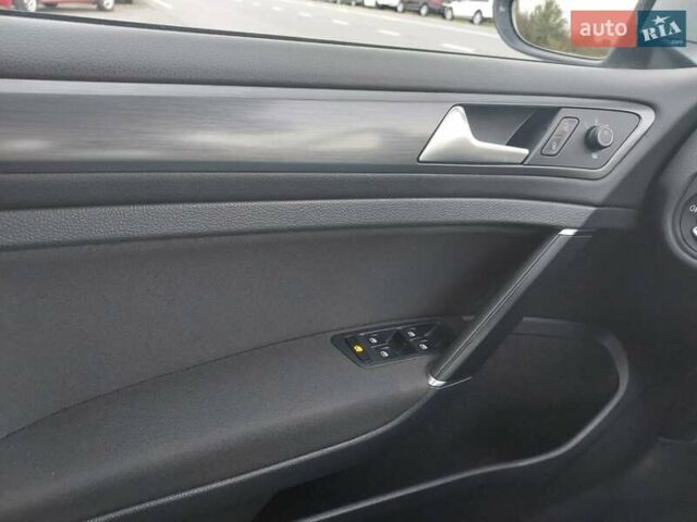 Белый Фольксваген e-Golf, объемом двигателя 0 л и пробегом 70 тыс. км за 13600 $, фото 9 на Automoto.ua