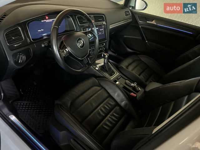 Белый Фольксваген e-Golf, объемом двигателя 0 л и пробегом 137 тыс. км за 12999 $, фото 91 на Automoto.ua